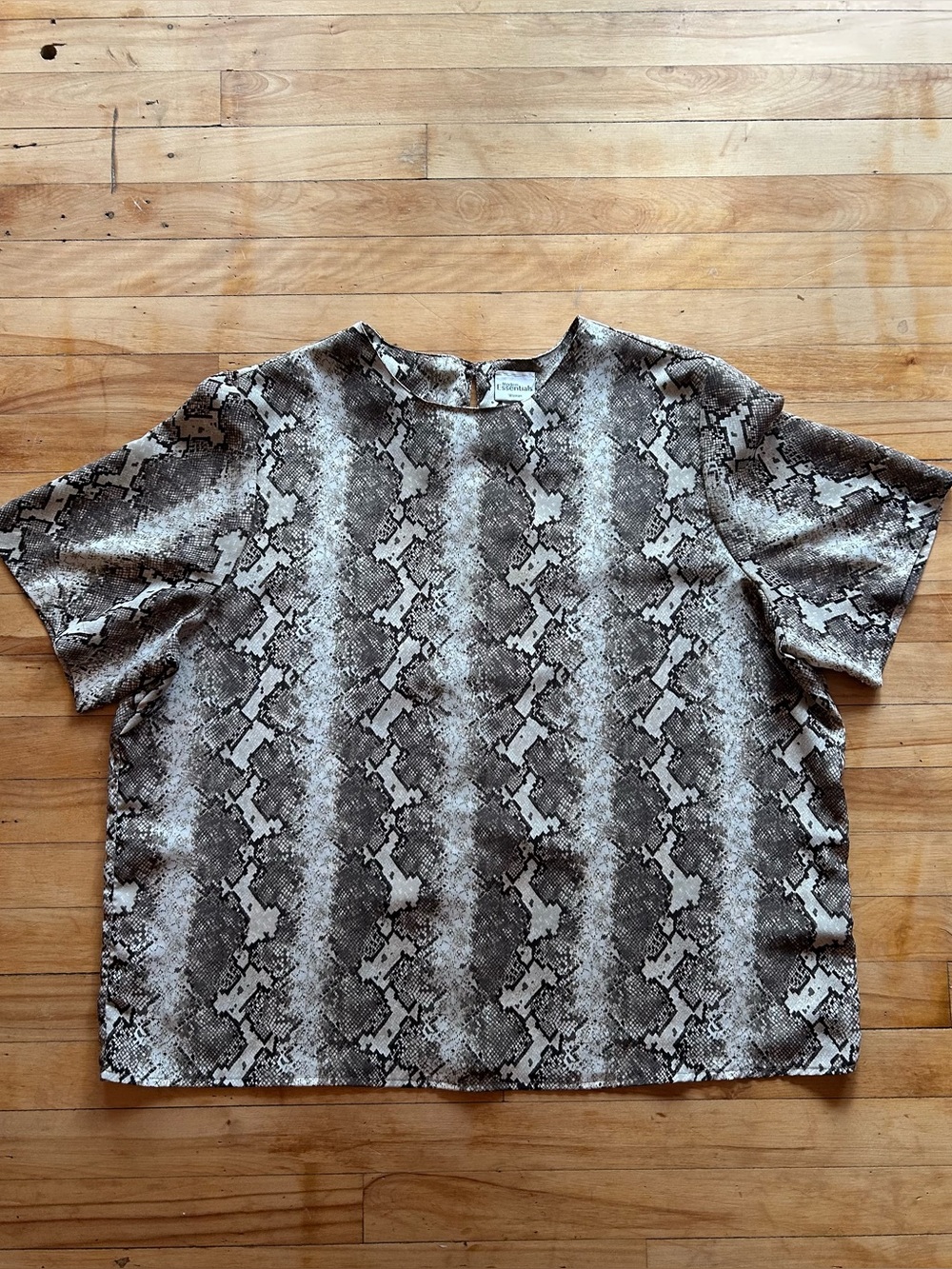 Vintage “Modern Essentials” Snake-Print Short Sleeve Blouse in Taupe/Black